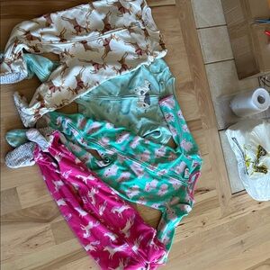 Set of four toddler pajamas with Animal Prints size 2T